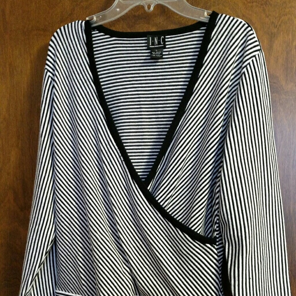 INC Sz L Gently Worn shirt Super Cute Bow